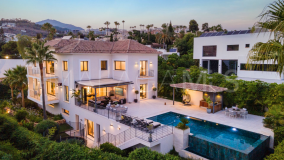 Villa en venta en El Herrojo, Benahavis
