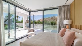Villa for sale in Los Naranjos Golf, Nueva Andalucia