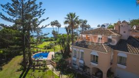 Villa for sale in New Golden Mile, Estepona Est