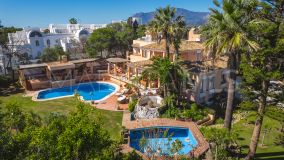 Villa for sale in New Golden Mile, Estepona Est