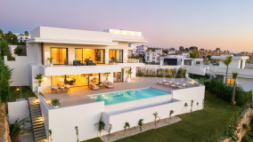 Villa for sale in La Resina Golf, Estepona Est