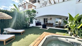 ELEGANTE APARTAMENTO DE PLANTA BAJA CON 3 DORMITORIOS Y VISTAS AL MAR