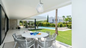 Villa for sale in Los Olivos, Nueva Andalucia