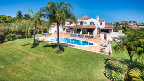 MANSION WITH LARGE GARDEN FOR SALE IN ESTEPONA EAST