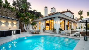 Villa for sale in El Herrojo, Benahavis