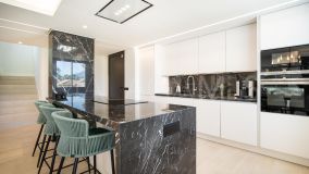Villa for sale in Las Brisas, Nueva Andalucia