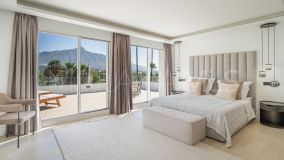 Villa for sale in Las Brisas, Nueva Andalucia