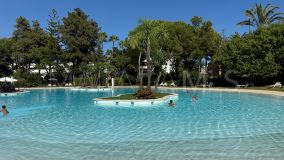 Markplanslägenhet for sale in Alhambra del Golf, Estepona Öst