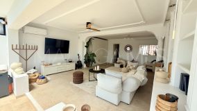 Villa en venta en Nueva Andalucia, Marbella