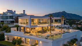 Villa for sale in El Herrojo, Benahavis