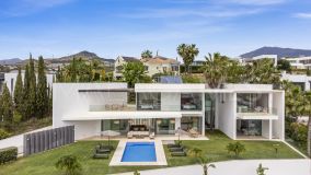 Villa for sale in La Alqueria, Benahavis