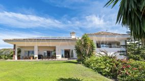 Villa for sale in Puerto del Almendro, Benahavis