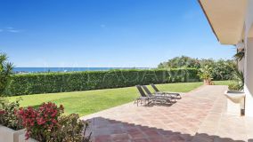 Villa for sale in Puerto del Almendro, Benahavis