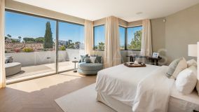 Villa for sale in El Herrojo, Benahavis