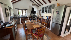 Villa for sale in Casares