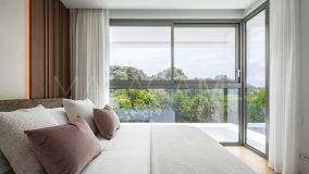 Villa for sale in El Paraiso, Estepona East