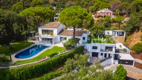 Villa for sale in El Madroñal, Benahavis