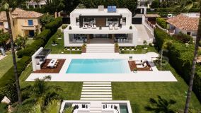 Villa for sale in Los Naranjos Golf, Nueva Andalucia