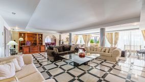 Villa for sale in Paraiso Barronal, Estepona Est