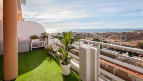 Espectacular tríplex con terraza y vistas al mar en Rincón de la Victoria