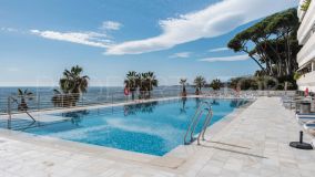 Magnificent front line beach apartment in Marbella in Marina Mariola