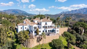 Villa for sale in El Madroñal, Benahavis