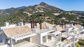 Atico duplex a la venta con 3 dormitorios en Marbella Club Hills