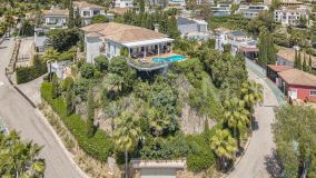 Villa for sale in El Herrojo, Benahavis
