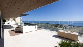 Apartamento de estilo villa, con 4 dormitorios, en primera línea de mar, Estepona