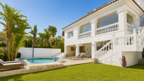 Villa for sale in La Campana, Nueva Andalucia