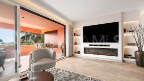 Penthouse for sale in Las Salinas, Estepona East