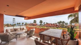 Penthouse for sale in Las Salinas, Estepona East