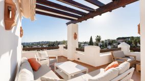 Zweistöckiges Penthouse zu verkaufen in Las Tortugas de Aloha, Nueva Andalucia