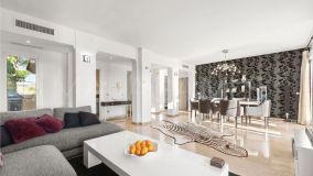 Takvåning for sale in Cumbres del Rodeo, Nueva Andalucia