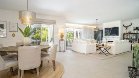 Duplex rez de chaussée for sale in Alcores del Golf, Nueva Andalucia