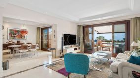 Penthouse for sale in Mar Azul, Estepona East