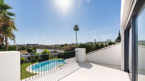 Villa for sale in Los Naranjos, Nueva Andalucia