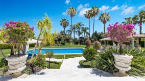 Villa for sale in La Cerquilla, Nueva Andalucia