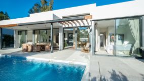 Villa en venta en Arboleda, Estepona