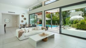 Villa for sale in Arboleda, Estepona