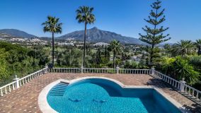 Villa for sale in Las Brisas, Nueva Andalucia