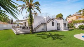 Villa en venta en Atalaya, Estepona
