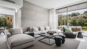 Villa for sale in El Paraiso, Estepona East
