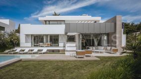 Villa for sale in El Paraiso, Estepona East