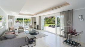 Villa en venta en El Paraiso Playa, Estepona