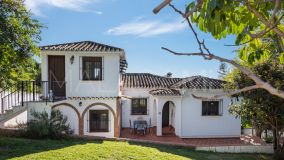 Villa for sale in Loma de las Palmas, Marbella East