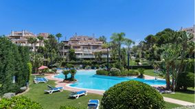 Apartamento Planta Baja en venta en Los Capanes del Golf, Benahavis