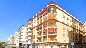 Apartamento con 3 dormitorios en venta en Estepona Puerto