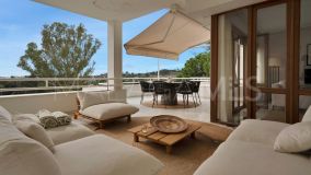 Apartment for sale in Los Naranjos, Nueva Andalucia