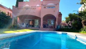 Villa for sale in La Alzambra, Nueva Andalucia